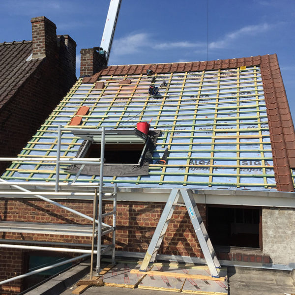 Rénovation toitures - tuiles - fenêtre de toit - Bruxelles - Brabant Wallon - Flamand